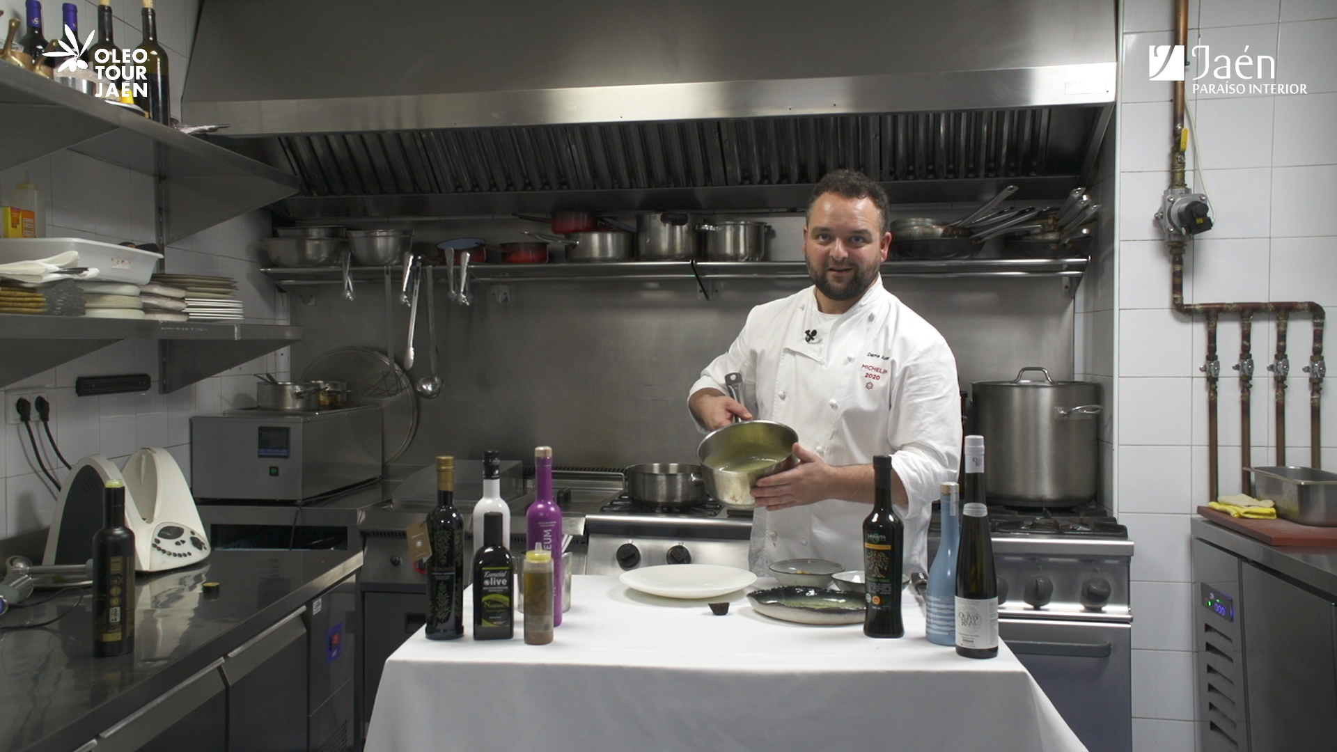 Esta Fiesta Virtual del Primer Aceite ha incluido, entre otras muchas actividades, una demostracin culinaria a cargo del chef Juan Aceituno...