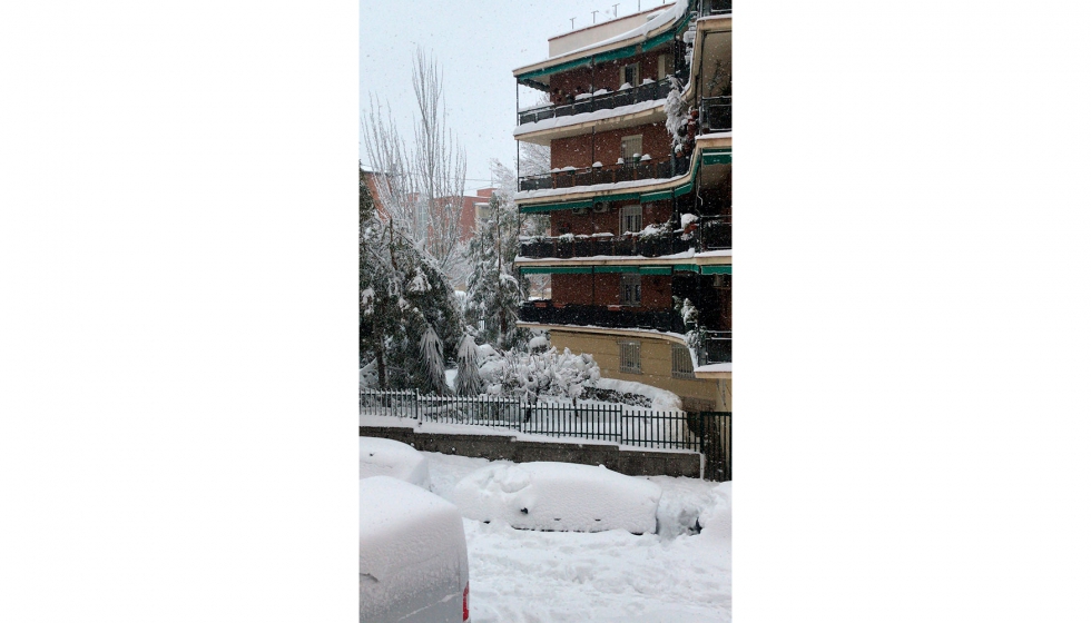 Edificio nevado en Madrid