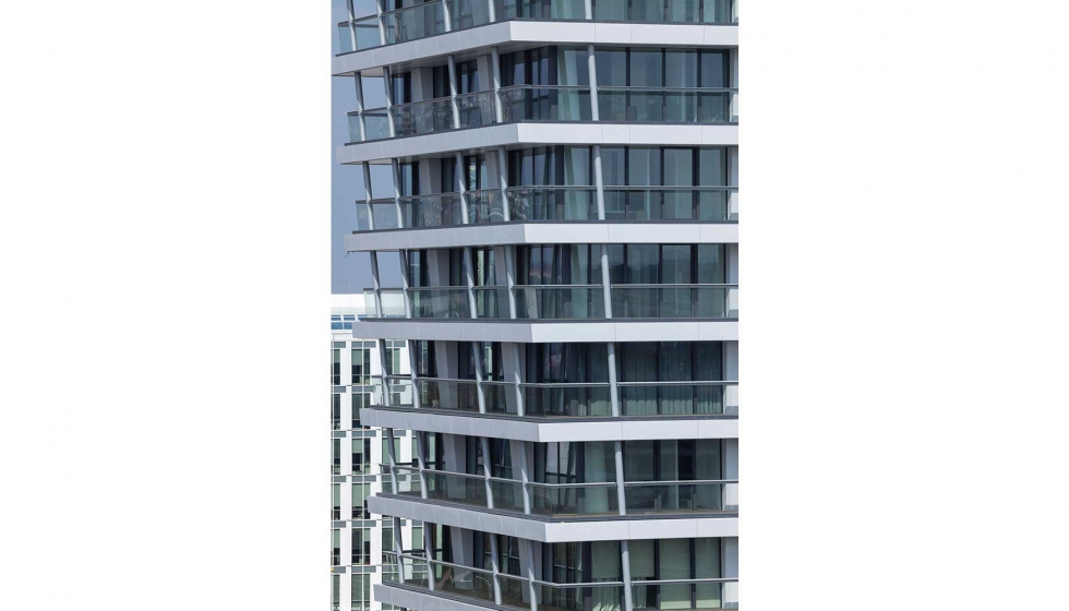 La fachada de la Torre V cuenta con 10.000 m2 de acristalamiento exterior Iplus Energy N, de AGC Glass Europe