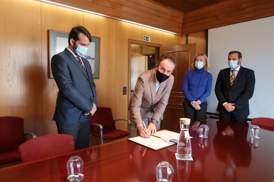 Assinatura do contrato entre a Helexia e a aicep Global Parques
