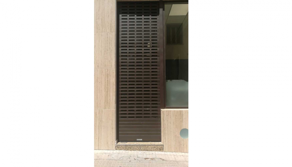 El tejido de puerta puede ser de aluminio extrusinado o autoblocante