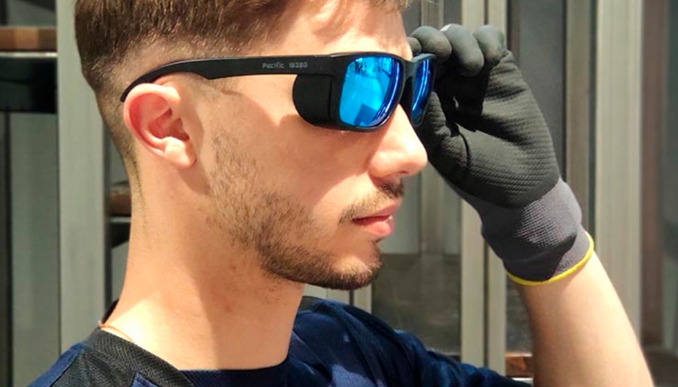 Gafas polarizadas de trabajo: ¿Por qué hay que llevar gafas de sol en la  nieve? - Protección Laboral