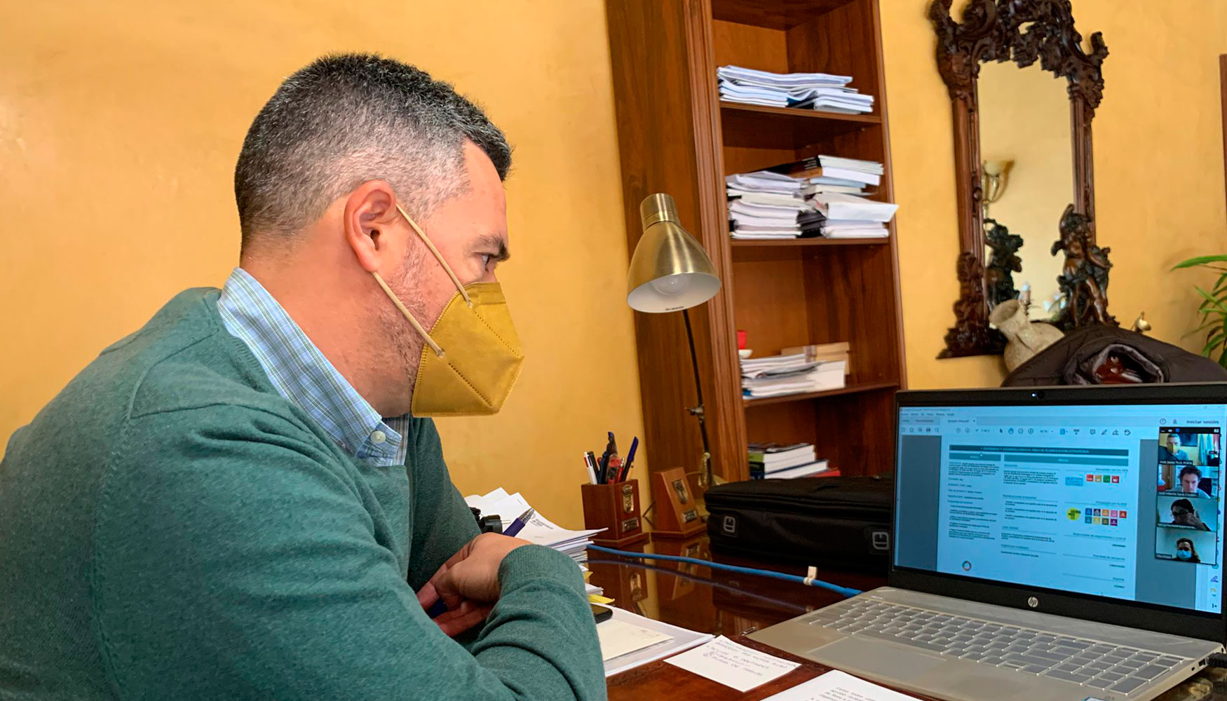 El alcalde de Rota, Javier Ruiz, durante una reunin telemtica