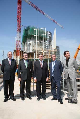 De izquierda a derecha...