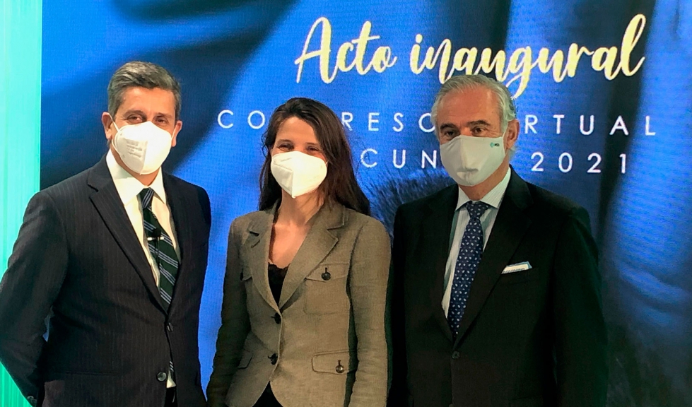 Juan Carlos Gil, Ana Argelich y Juan Carlos Castillejo, en la inauguracin del Congreso Virtual en Vacunas