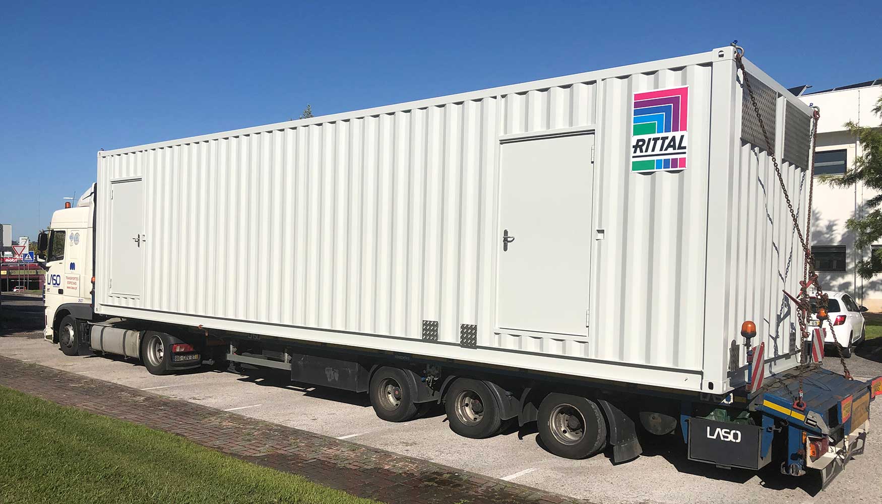 El Data Center Container fue fabricado ntegramente por Rittal en Alemania y fue transportado al campus del IPL en un transporte especial...
