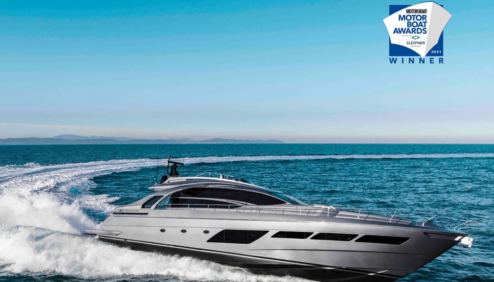 Pershing 8X, la obra maestra de la Generacin X, triunfa en la categora Yates Personalizados