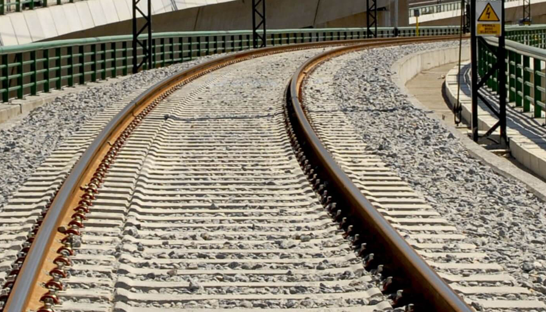 El proyecto, valorado en �713 millones, supone la construcci�n de 60,3 kil�metros de doble v�a electrificada