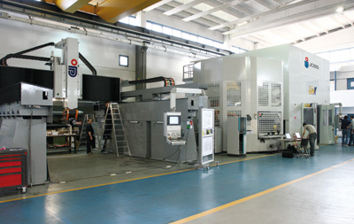 Dos m�quinas fresadoras de alta velocidad equipadas con motores lineales LinX, para el mecanizado de componentes para m�quinas de artes gr�ficas...