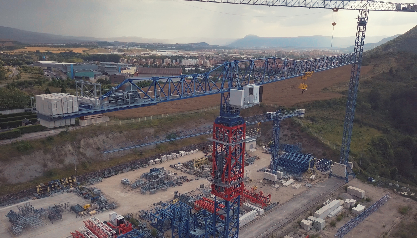 La nuevas gras torre 21LC600 y 21LC650 de Comansa tiene dos versiones de carga mxima: 20 y 25 toneladas