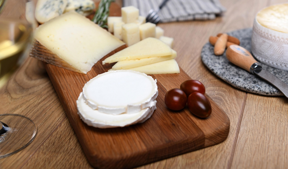 Bodegn con varios tipos de queso