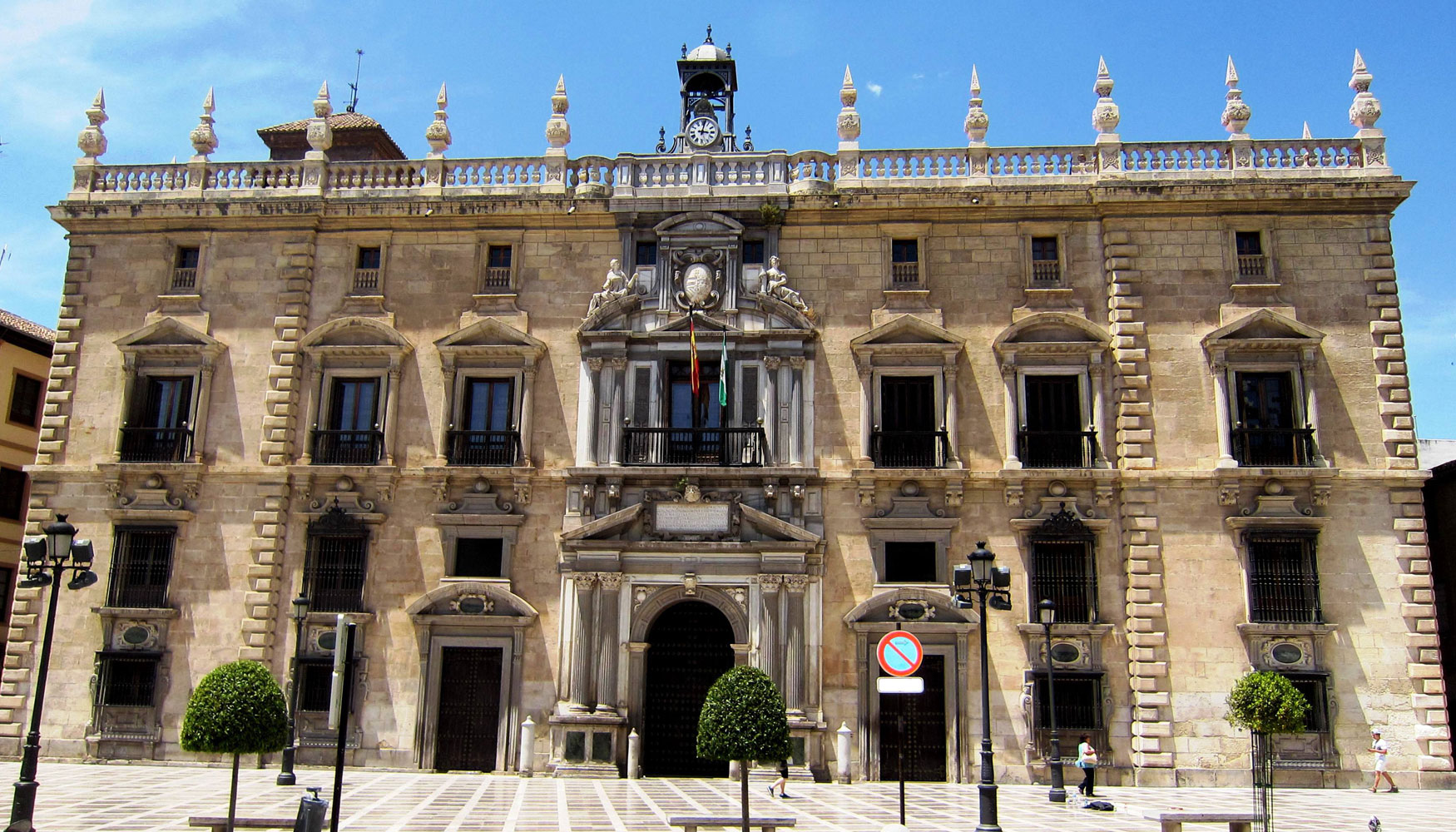 Fachada del Ayuntamiento de Granada. Foto: Martin Furtschegger