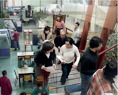 Seg�n aconseja el Observatorio, hay que reforzar la difusi�n, por parte de los agentes sociales...