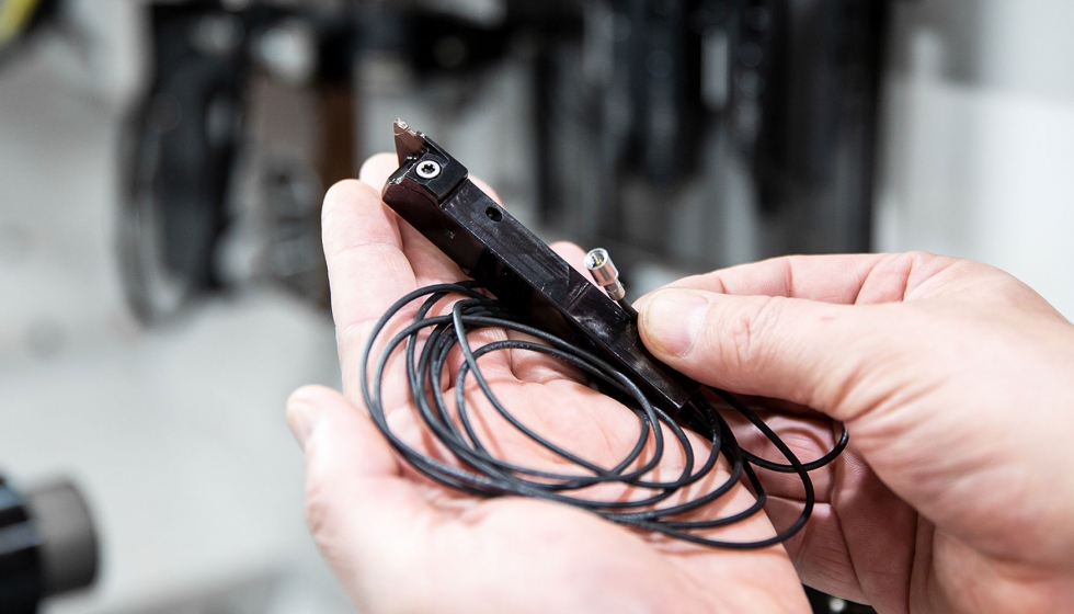 Cuando se utiliza con tornos de cabezal mvil, el sensor puede medir las fuerzas de corte a partir de unos pocos Newtons (Foto Paul Horn)...