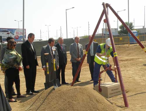 Las diferentes autoridades en la colocaci�n de la primera piedra, en presencia de la arquitecta Zaha Hadid