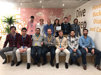 Mara Baquedano, senior vendor manager de AMAZON SPAIN, con su equipo