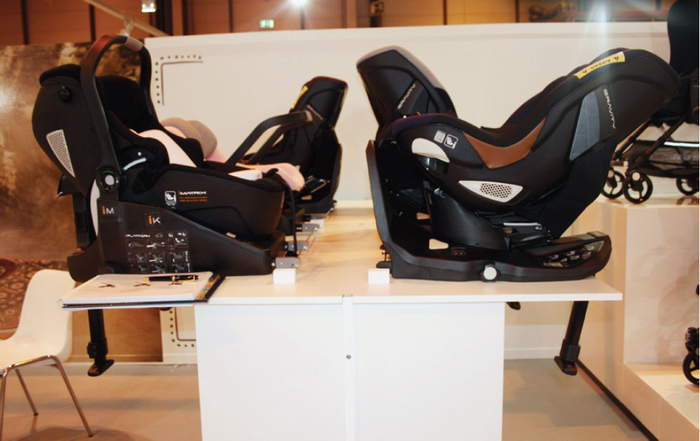 JAN: Respecto a la seguridad en el automvil, la firma destaca su modelo de silla auto i-Size Gravity