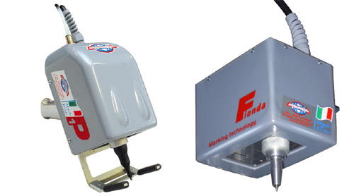On the left, an example of portable micropercusin machine. On the right, the new model Fionda to micropercusin