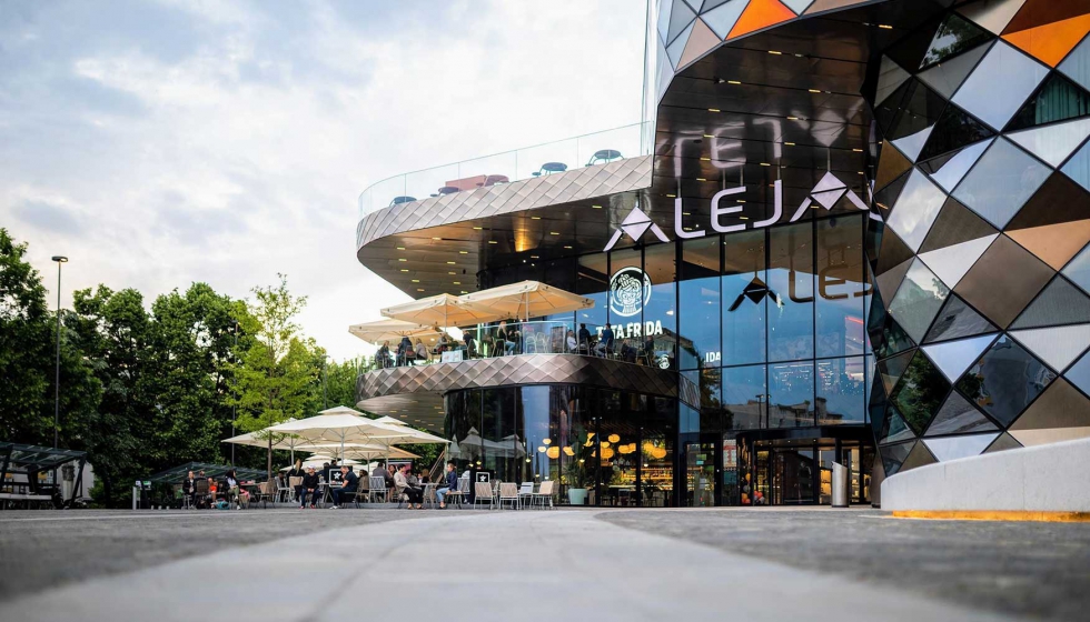 El vidrio suministrado por Tvitec est presente en los ms modernos centros comerciales. En la imagen, el Aleja Shopping Center, en Liubliana...