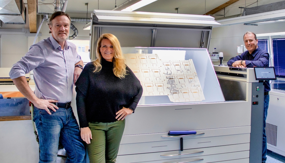 Michael y Claudia Ngele, directores generales de Ngele Digital Repro, junto al jefe de produccin, Werner Rost (derecha)...