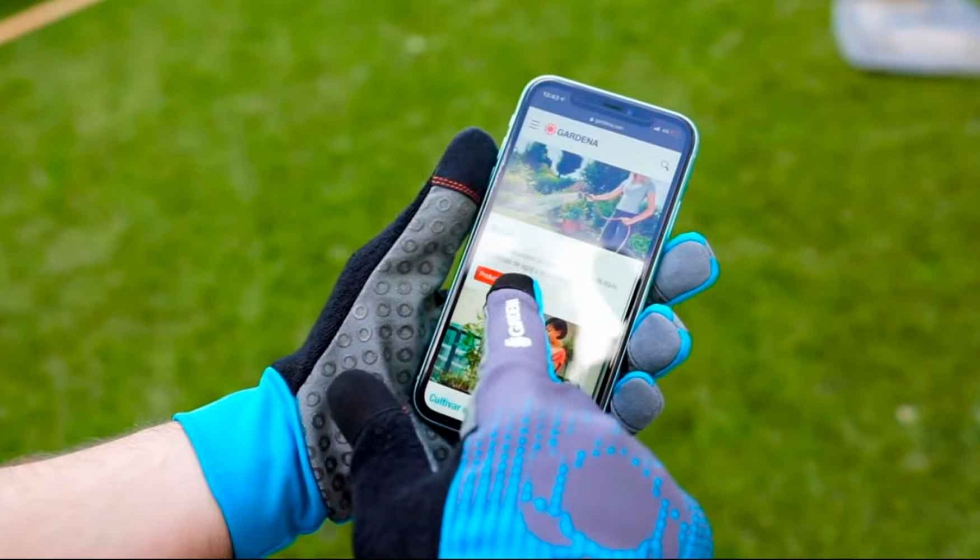 La gama de guantes Gardena prev su uso con pantallas digitales