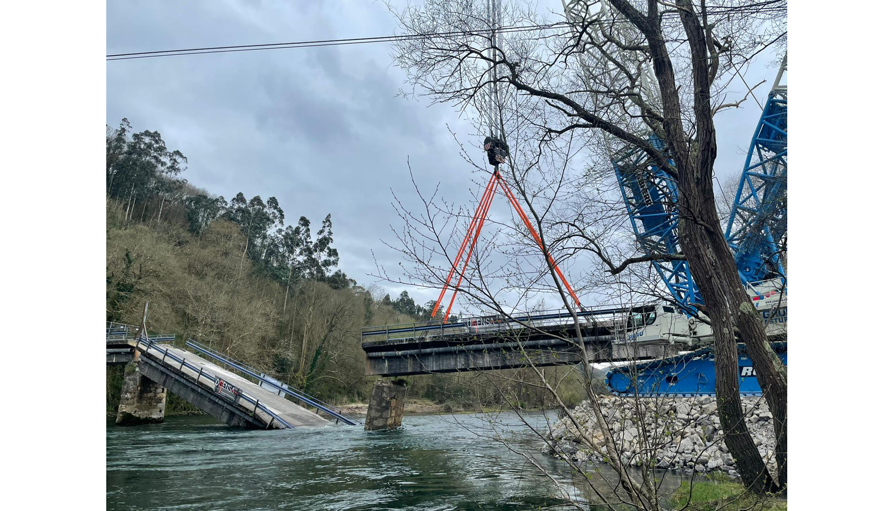 La estructura del puente de Quinzanas sufri grandes deterioros, sobre todo a raz de las riadas de la pasada Navidad...