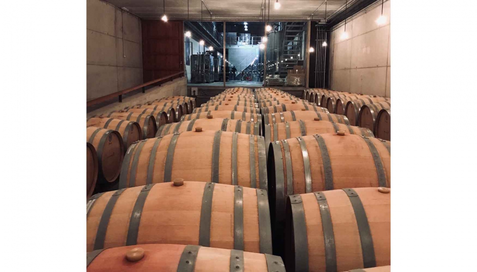 La sala de envejecimiento contiene barricas de 225 litros y botas de 500, para adaptar la crianza a cada tipo de vino