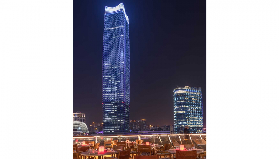 Sinar Mas Plaza, la quinta torre ms alta de Shanghai, cuenta con dispositivos para la gestin automtica de los sistemas de proteccin solar...
