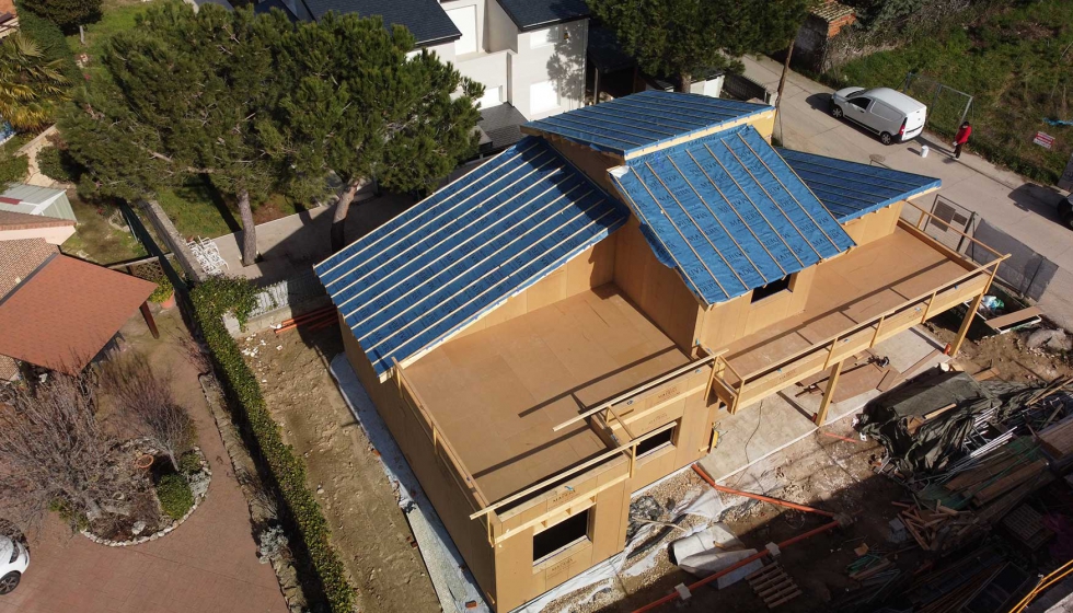 Casa biopasiva de 100x100 madera en Moralzarzal, Madrid, con ventanas de Blas Recio e Hijos e intercalarios 'warm edge', en fase de construccin...