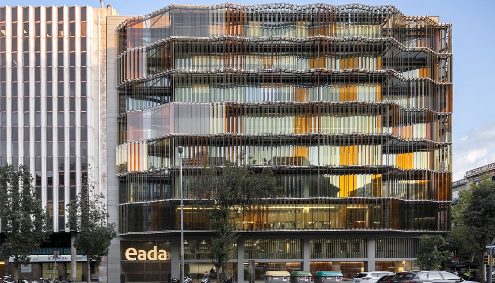 La nueva fachada del edificio EADA Business School, en Barcelona. Foto: Jos Masterton