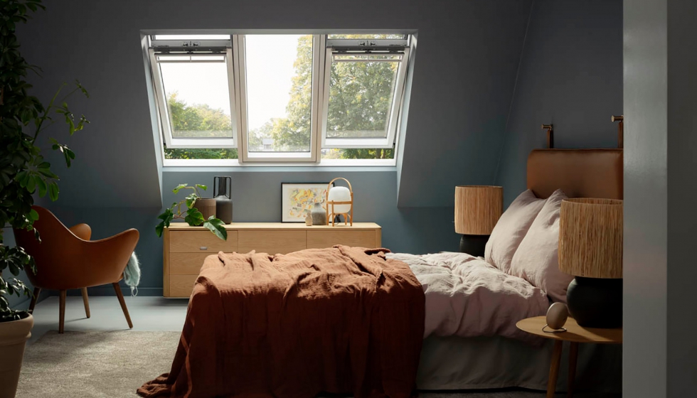 Velux Studio est indicada para tejados con una inclinacin de entre 15 y 90 y est conformada por una ventana fija central y dos ventanas de...