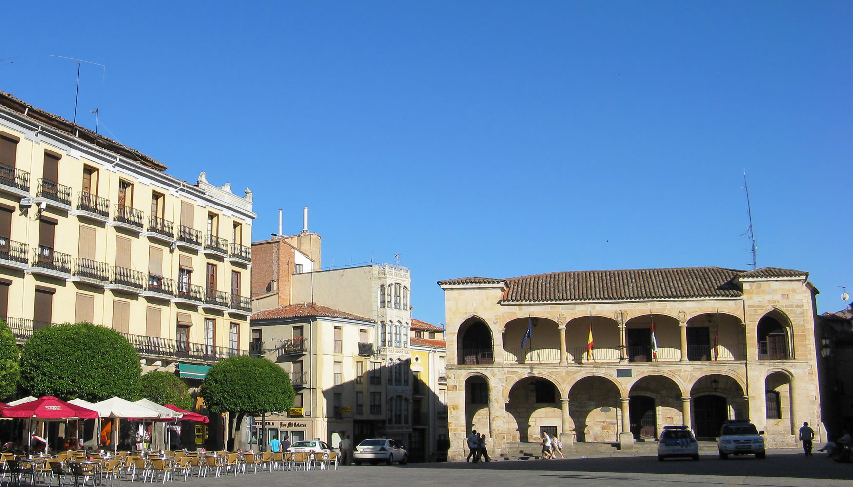 A la derecha, sede del Ayuntamiento de Zamora. Foto: Antonio Rodrguez