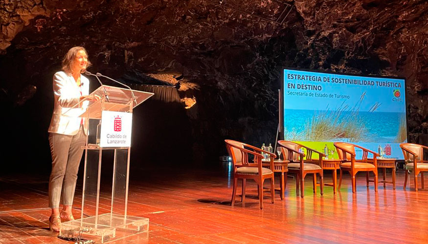 Durante el acto, celebrado en Lanzarote, la titular de Turismo seal que el futuro del turismo ser sostenible o no ser&quote;...