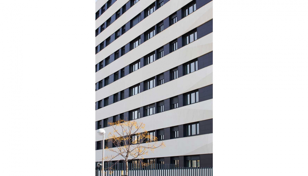 Las ventanas del edificio Bosque de Atocha cuentan con el sistema Kmmerling76 MD Xtrem...