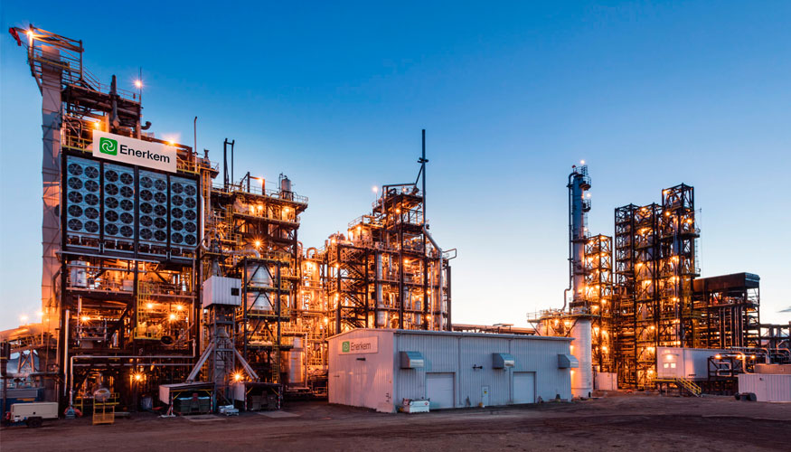 Instalacin de conversin de residuos en biocombustibles a gran escala de Enerkem en Edmonton, Alberta (foto: Curtis Trent)...