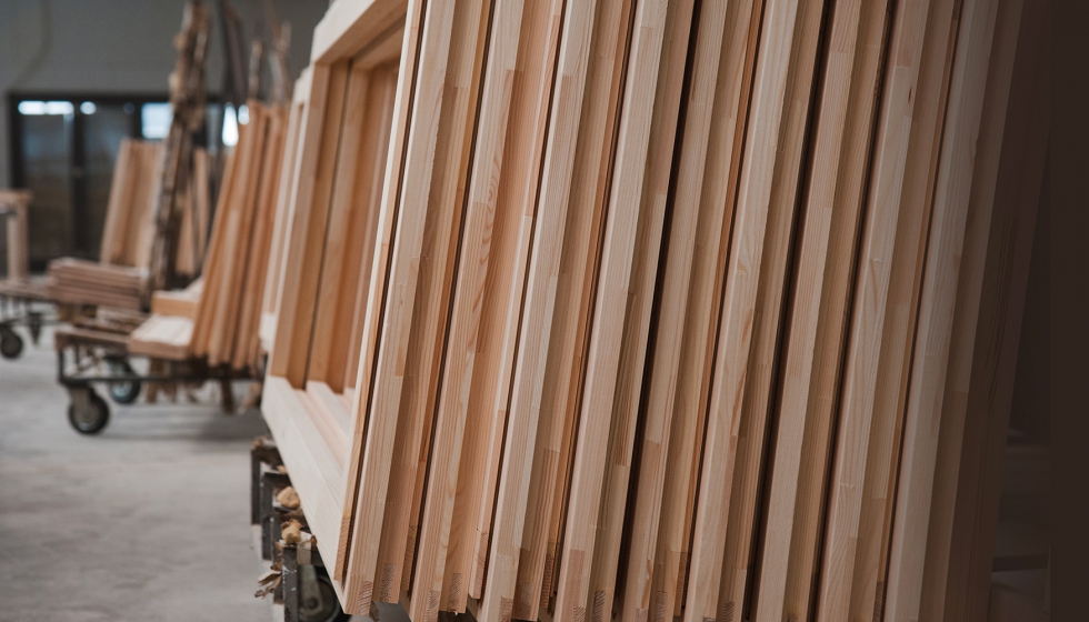 Carpintek produce sus ventanas de madera como empresa certificada con las normas ISO14001