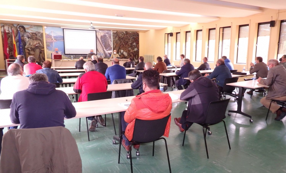 Representantes de las Comunidades de Regantes del Duero, reunidos en la ltima Asamblea General de Ferduero,