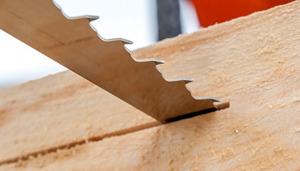 Aserradero Maya - ¿Sabias que la chapa de madera es uno de los materiales  mas versátiles utilizados por carpinteros? Algunas características de la  chapa son: - La chapa de madera se lija