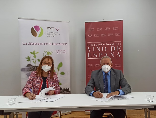 Mireia Torres, presidenta de la Plataforma Tecnolgica del Vino (PTV) y ngel Villafranca...