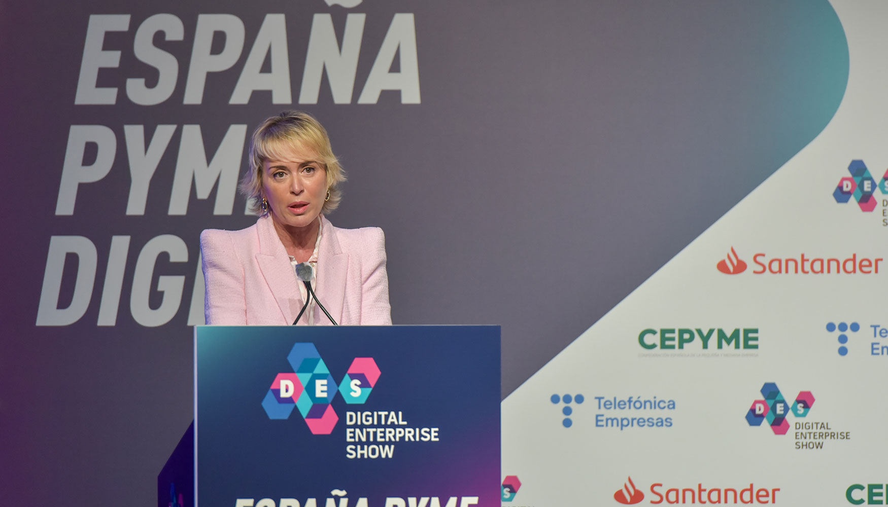 Carme Artigas inaugurando el Foro de las Administraciones Pblicas de DES2021