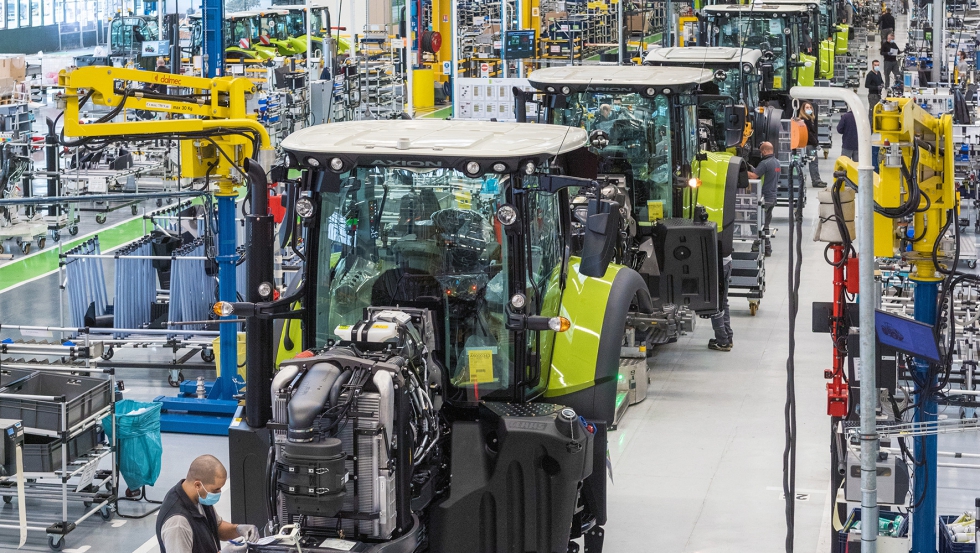 La capacidad de produccin anual es de 10.000 tractores y con las mejoras introducidas puede llegar hasta las 13.000