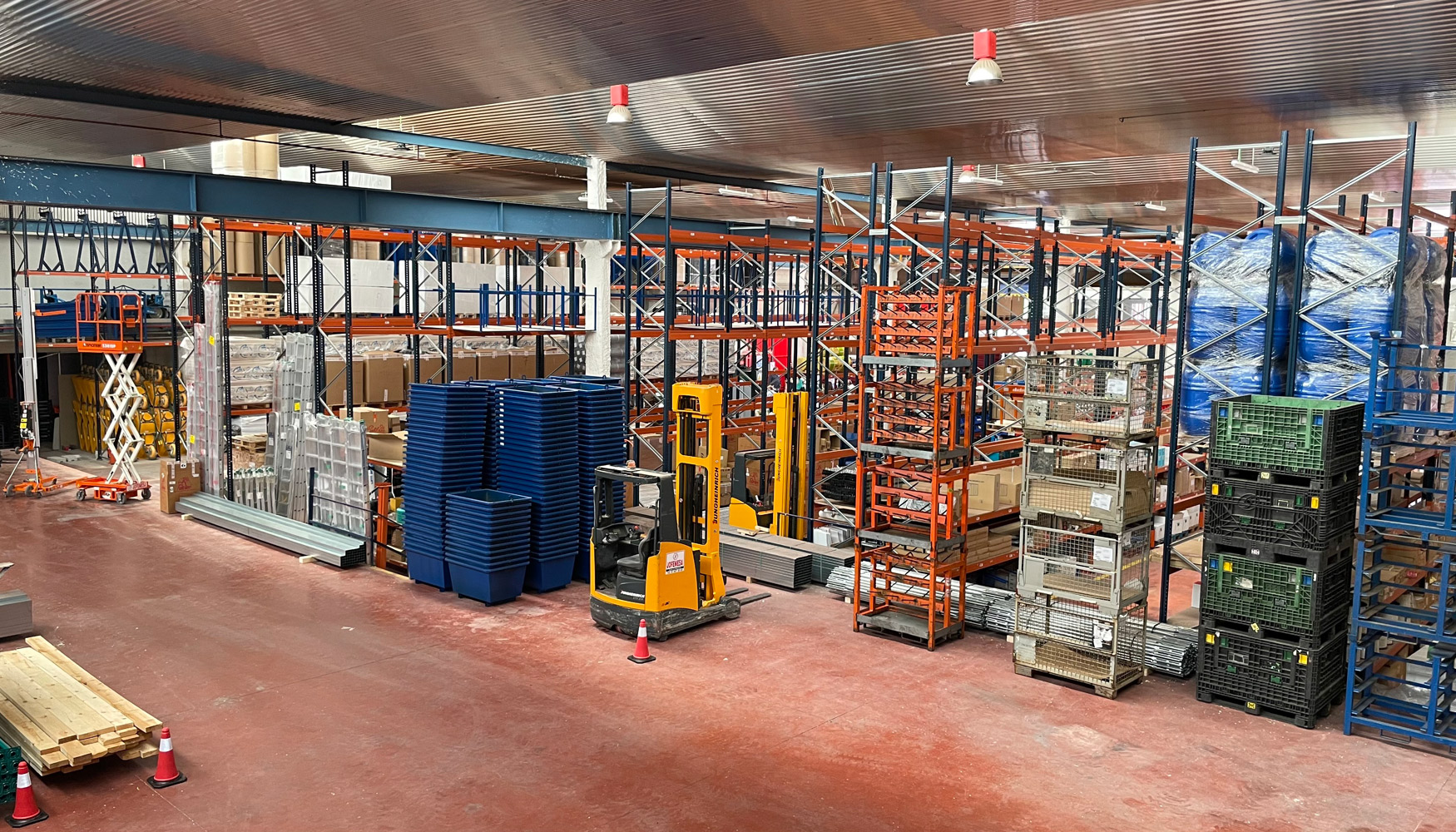 Las grandes estanteras permiten a Jofemesa contar con un espacio de almacenaje de hasta 8.000 m2