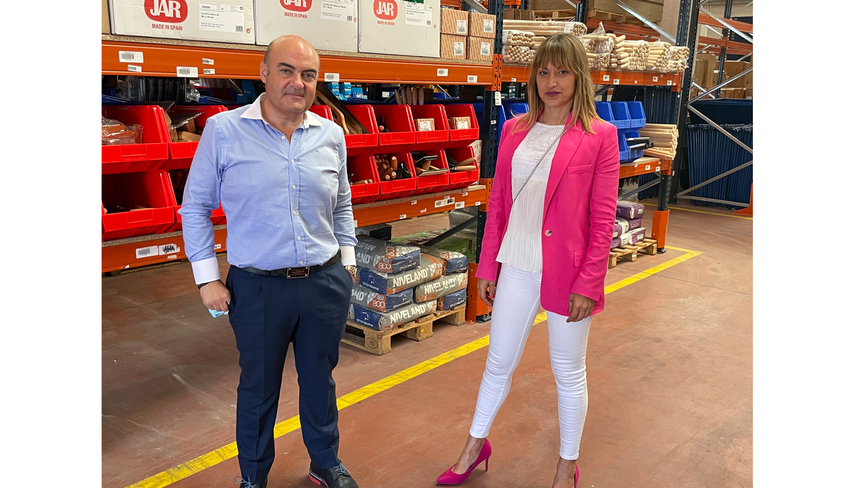 Joaqun Fernndez, CEO de Jofemesa, y Eva Ameln Tejero, directora comercial de Jofemesa Ferretera Industrial