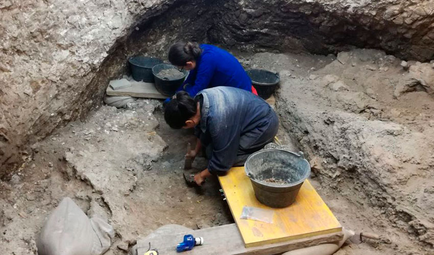 Excavaciones en la cueva de El Mirador, en la sierra de Atapuerca (Burgos)