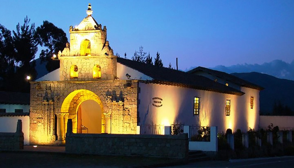 La luz sobre la forma envolvente de las iglesias ecuatorianas - Iluminación