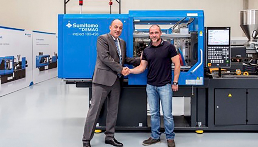 Sebastian Schaper, gerente de Sumitomo (SHI) Demag Plastics Machinery Espaa S.L., junto a Jordi Isern