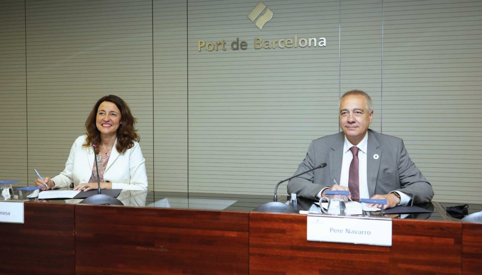 Merc Conesa, presidenta del Port de Barcelona, junto a Pere Navarro...