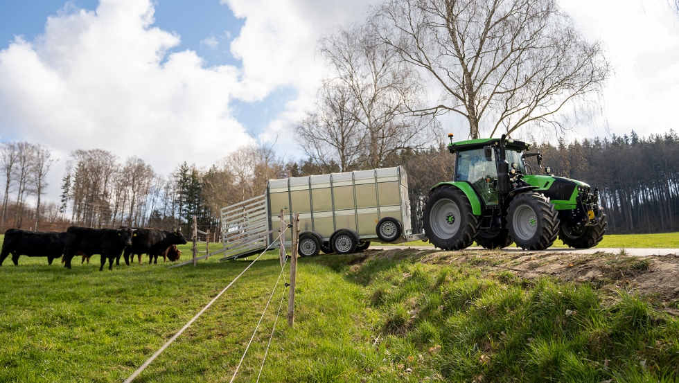 Un tractor dirigido a las numerosas explotaciones agropecuarias existentes en Espaa