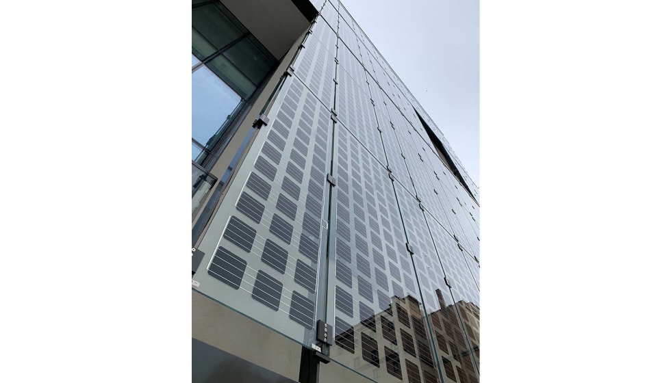 Detalle de la fachada fotovoltaica del edificio Hines, desarrollada por Tecalum Sistemes