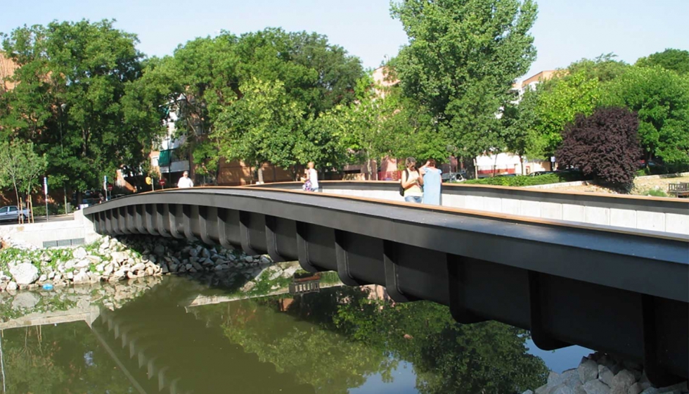 Figura 4: Puente peatonal Madrid Rio realizado por Acciona, socio del proyecto Bizente